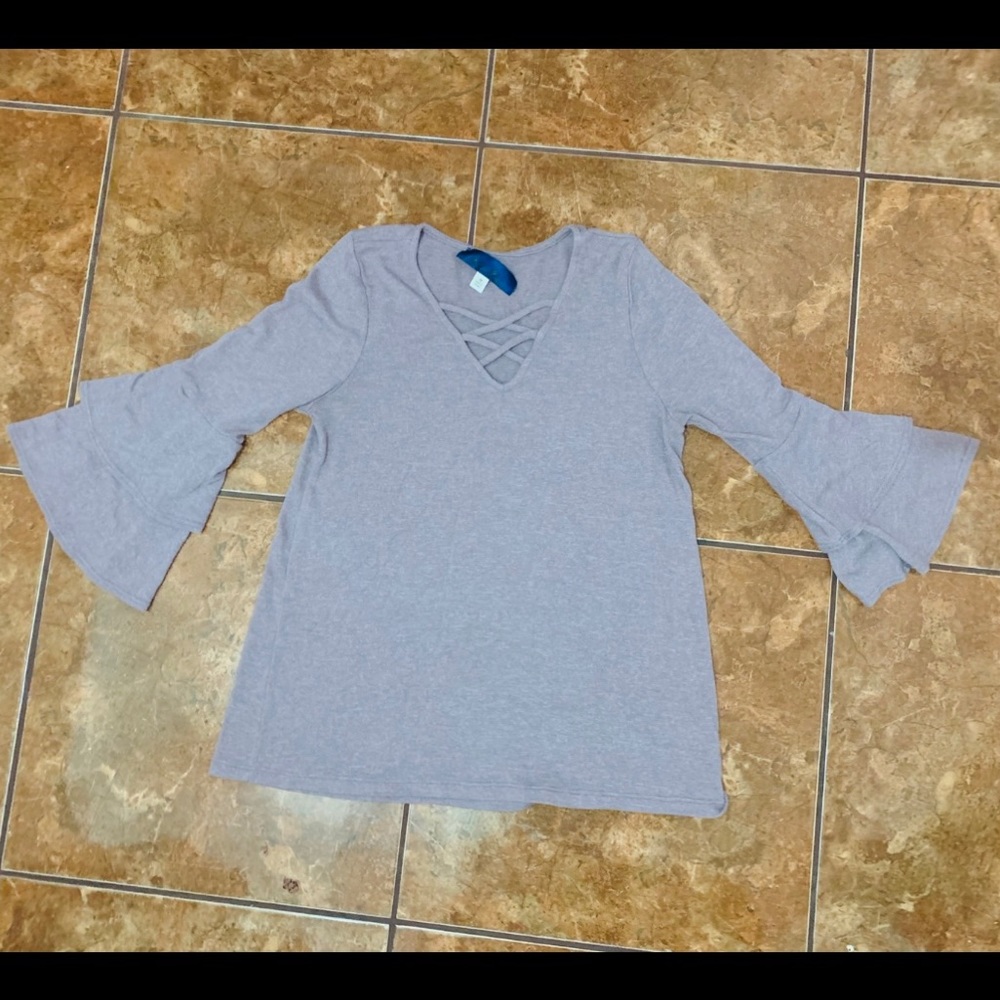 Bell sleeve shirt